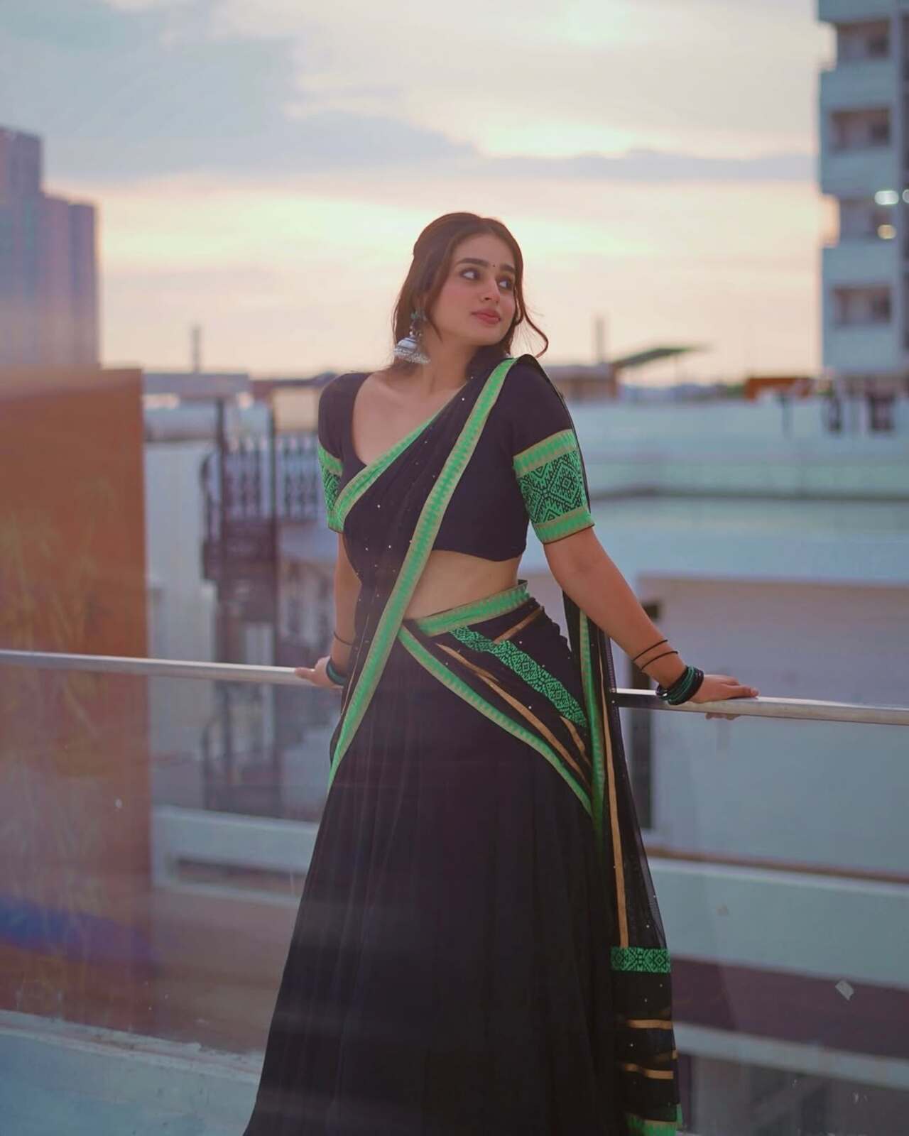 Giving the south cinema vibes here, isn't Ayesha looking beauteous